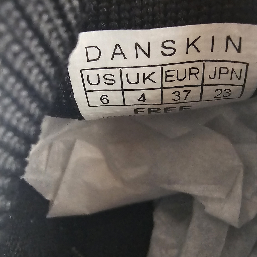Brand New Women's Danskin Black And White Slip On Sneakers Size--6 - Picture 11 of 11